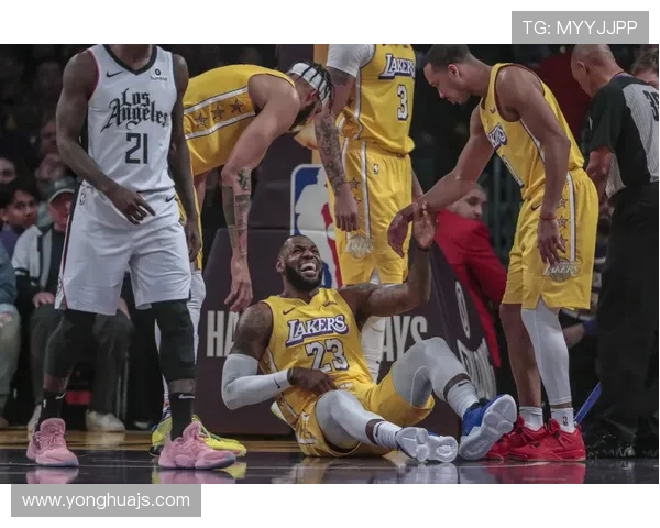 詹姆斯带领湖人队击败勇士迎来三连胜，库里伤情更新引发关注